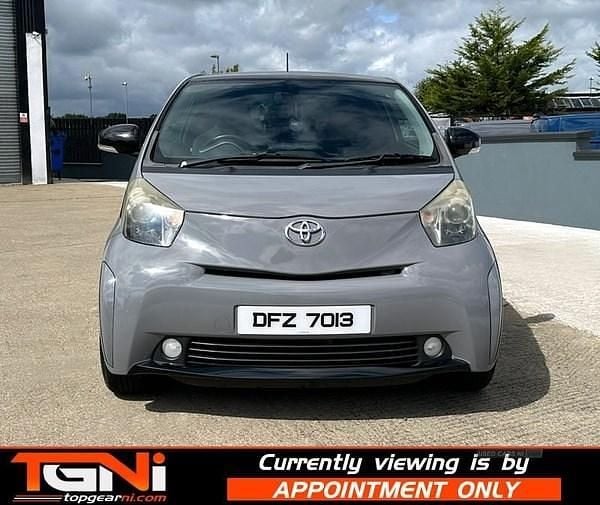 Used Toyota iQ 68 HP (50 kW) 2010 Silver Hatchback