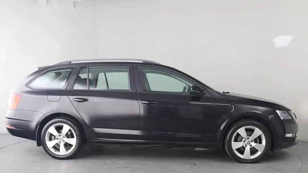 Used Skoda Octavia SE Drive 150 HP (110 kW) 2020 Black Estate