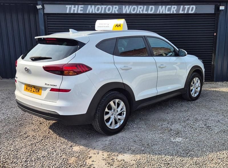 Used Hyundai Tucson SE 132 HP (97 kW) 2019 White SUV