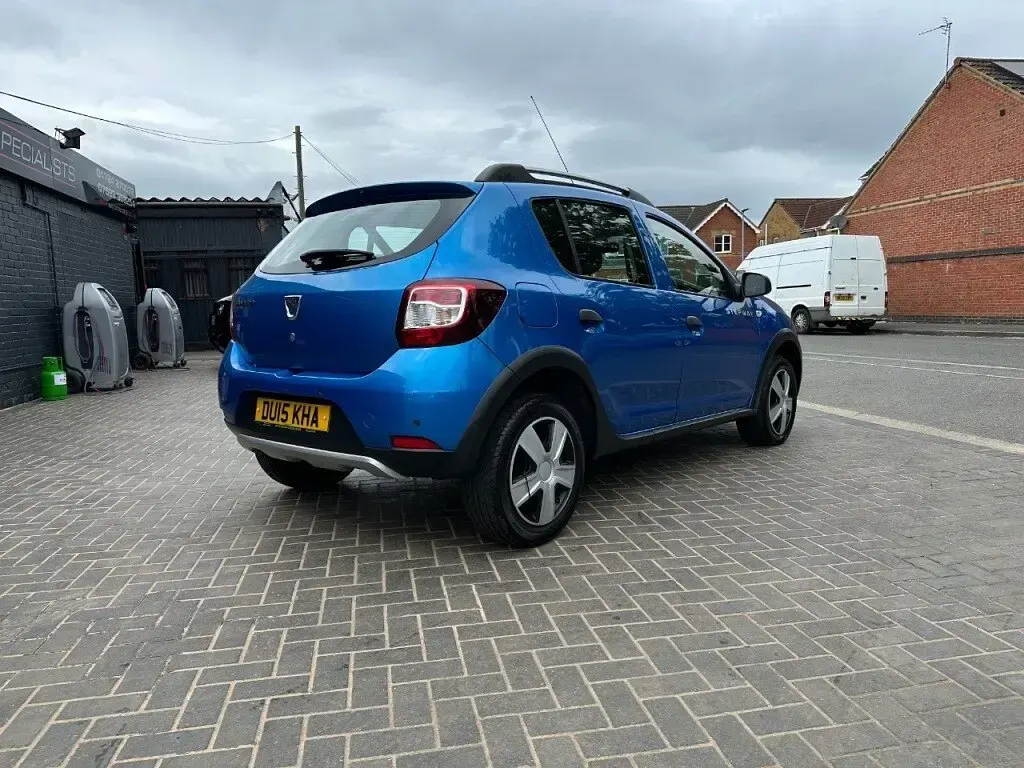 Used Dacia Sandero Lauréate 2015 Blue Hatchback