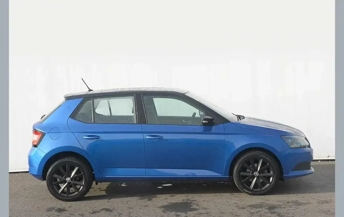 Used Skoda Fabia Colour Edition 94 HP (69 kW) 2018 Blue Hatchback