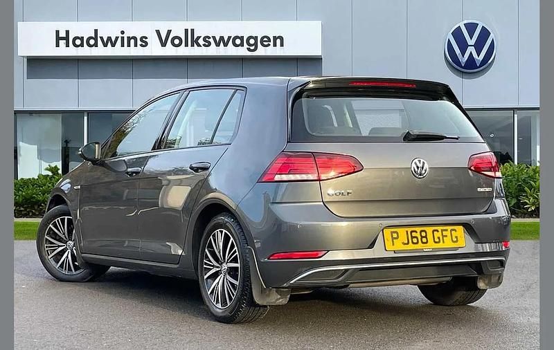 Used VW Golf VII SE 130 HP (95 kW) 2018 Grey Hatchback