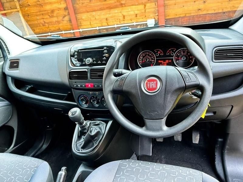 Used Fiat Doblò Easy 95 HP (69 kW) 2018 Grey MPV