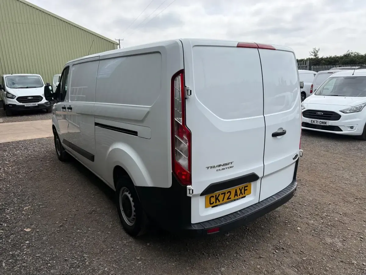 Used Ford Transit Custom 130 HP (95 kW) 2022 White Van