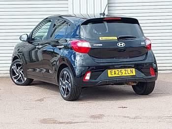 Begagnad Hyundai i10 Premium 2025 Svart Halvkombi