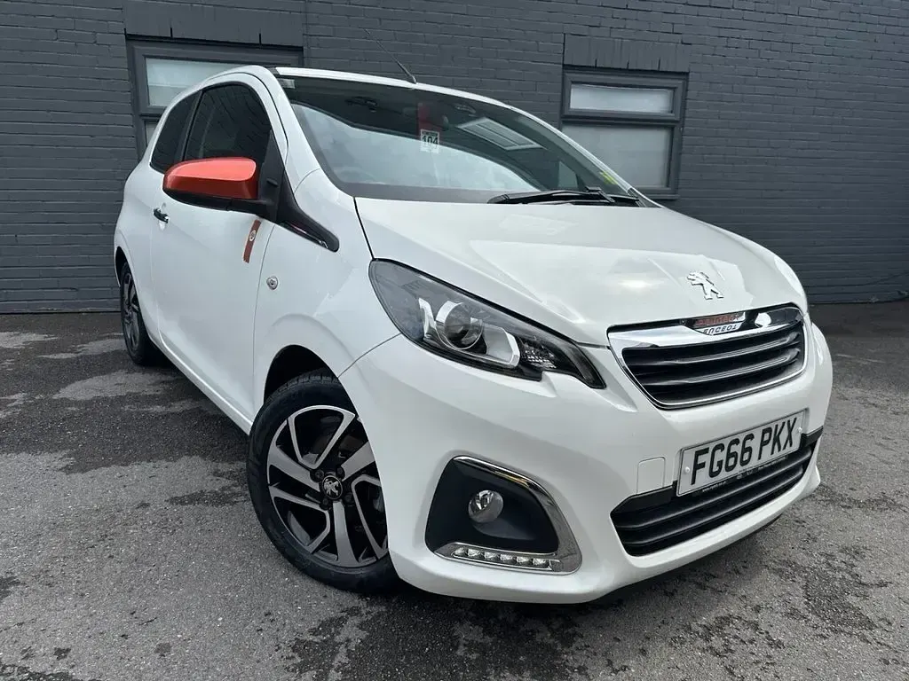 Used Peugeot 108 Roland Garros 82 HP (60 kW) 2016 White Hatchback