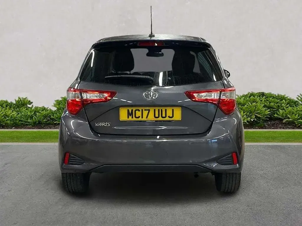 Used Toyota Yaris Design 111 HP (81 kW) 2017 Grey Hatchback