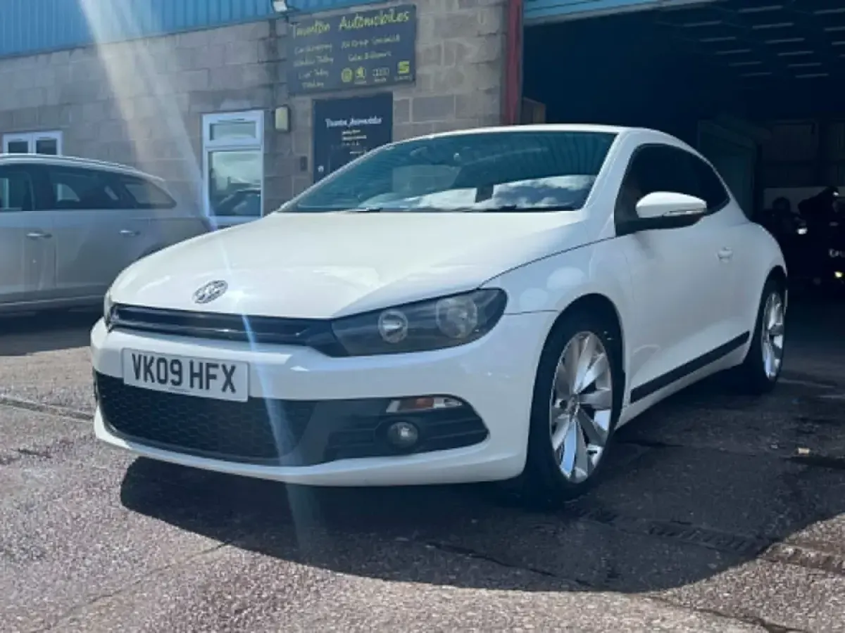 Begagnad VW Scirocco GT 138 HK (101 kW) 2009 Vit Sportkupé