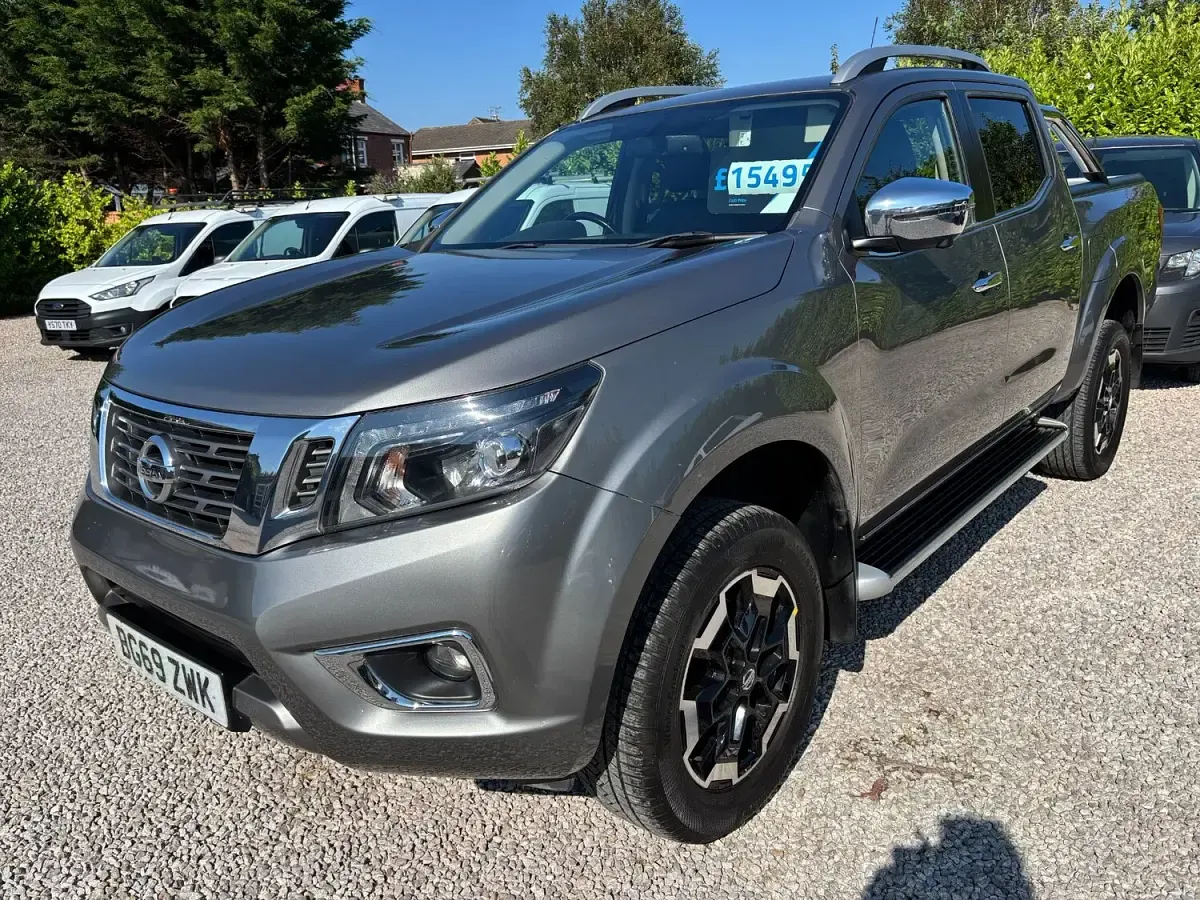 Used Nissan Navara Tekna 190 HP (139 kW) 2019 Grey Pickup