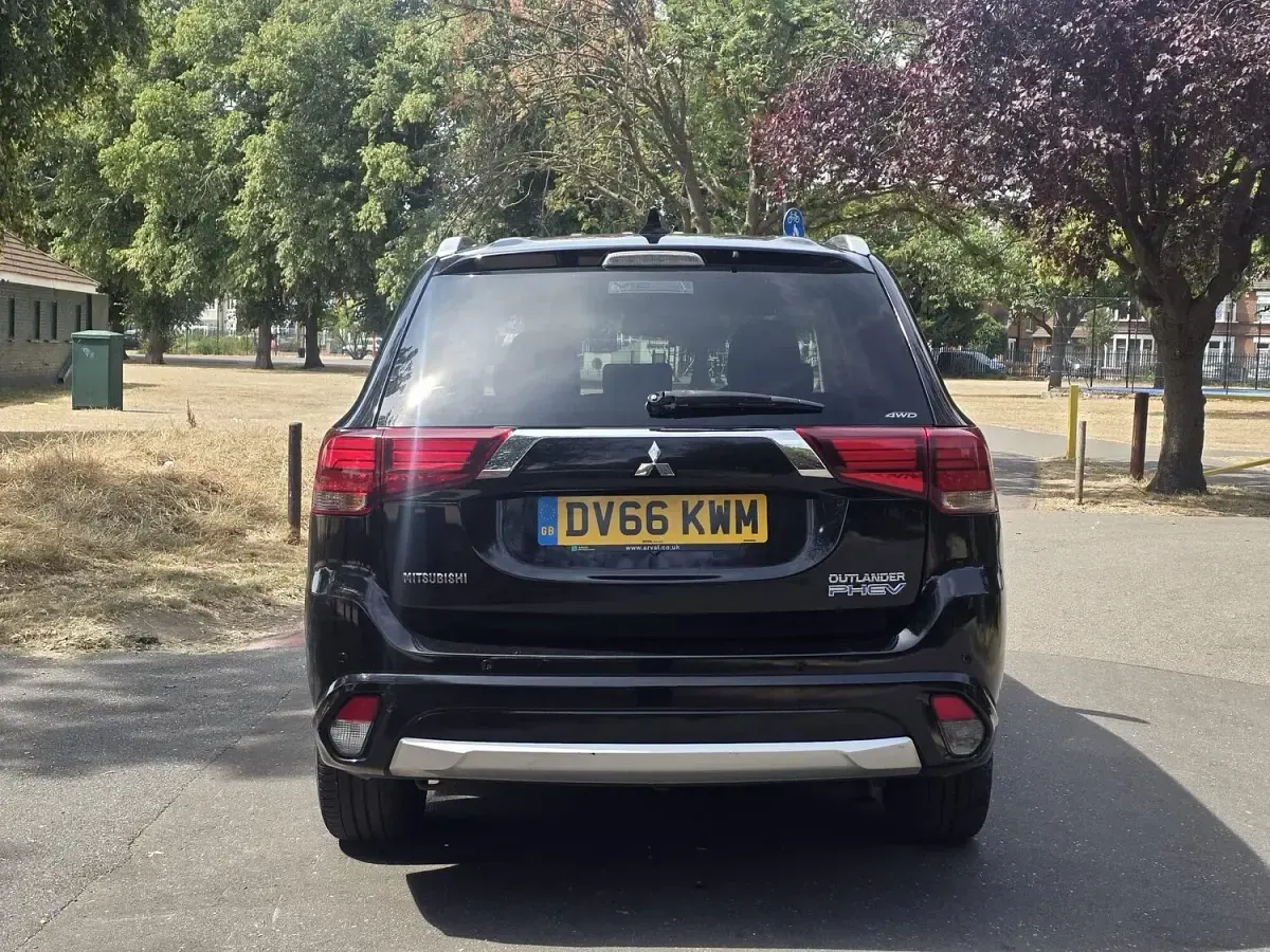 Used Mitsubishi Outlander P-HEV 2016 Black Estate