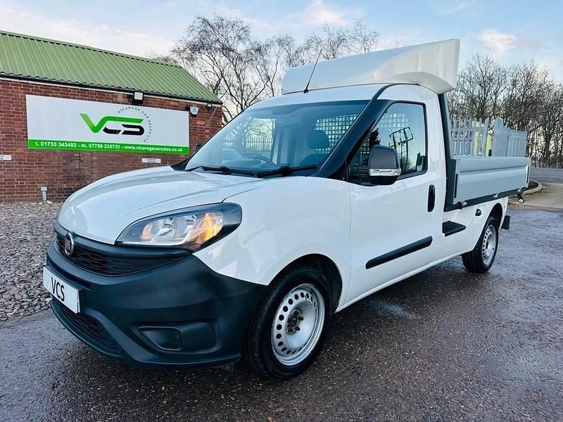 Used Fiat Doblò S 105 HP (77 kW) 2021 White MPV