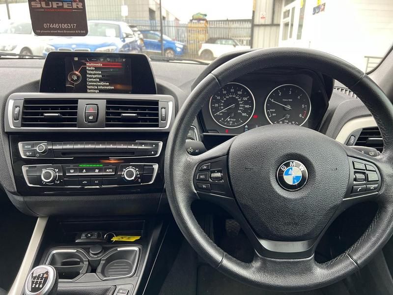 Begagnad BMW 116 Efficient Dynamics 2015 Grå Halvkombi