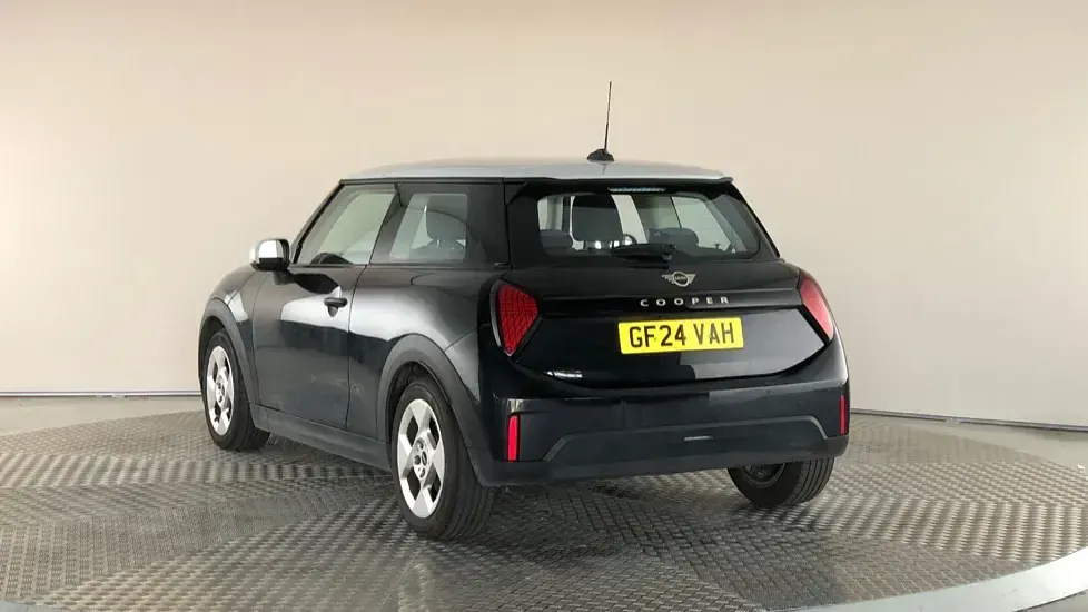 Used Mini Cooper Hatch 154 HP (113 kW) 2024 Black Hatchback