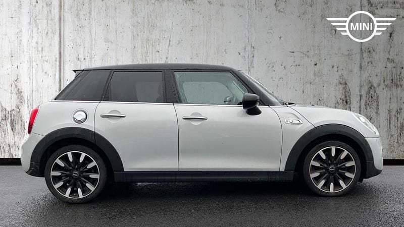 Używany Mini Cooper S Exclusive 189 KM (139 kW) 2020 Srebrny Hatchback