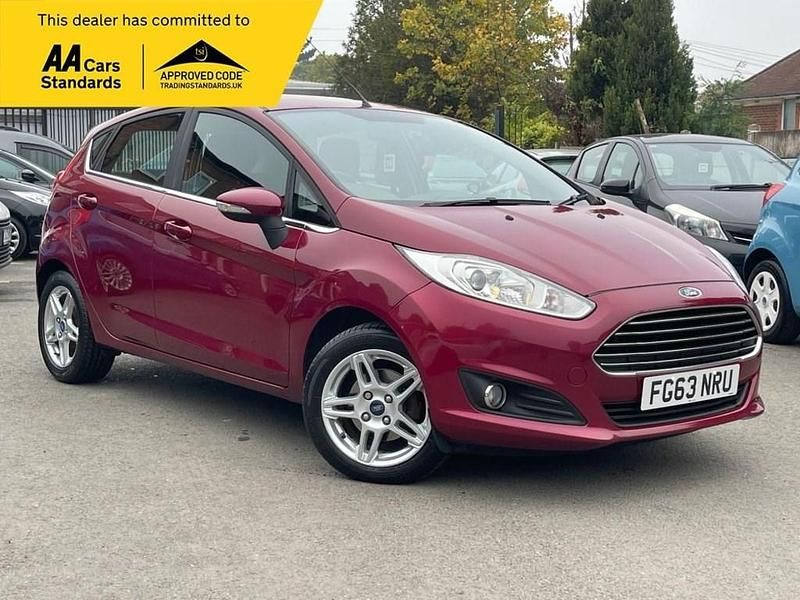 Mauve/purple Used 2013 Ford Fiesta Zetec Hatchback | £4,995 (Fair price) - Image 1/3