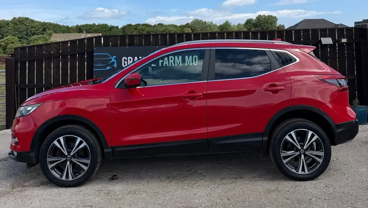 Used Nissan Qashqai N-Connecta 150 HP (110 kW) 2019 Red SUV