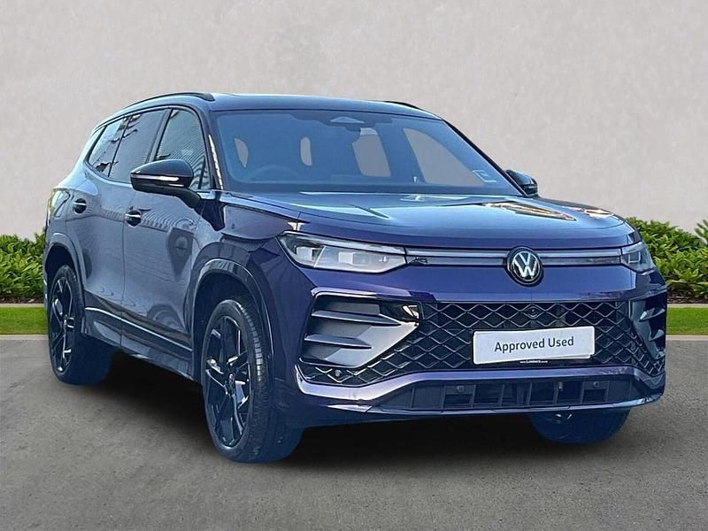 Used VW Touran R-line 272 HP (200 kW) 2025 Mauve/purple MPV