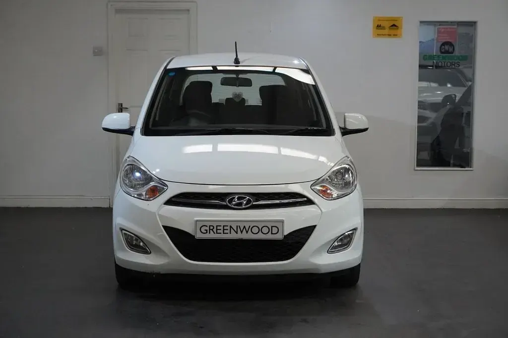 Used Hyundai i10 Active 86 HP (63 kW) 2012 White Hatchback