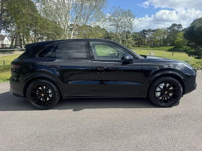 Used Porsche Cayenne Turbo 550 HP (404 kW) 2018 Black SUV