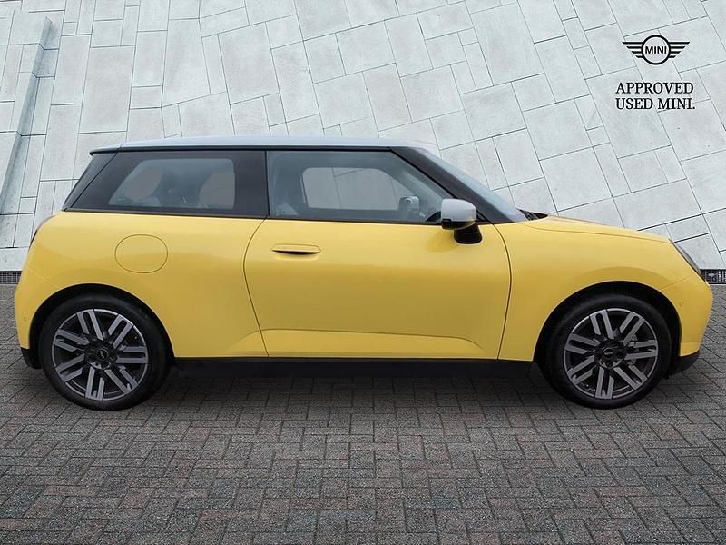 Used Mini Cooper Hatch 135 kW (184 HP) 2024 Yellow Hatchback