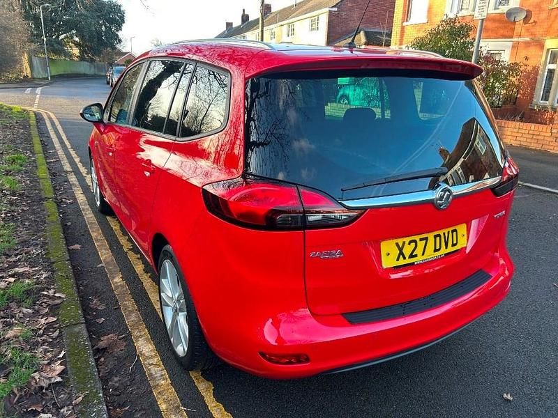 Used Vauxhall Zafira Tourer SRi 140 HP (102 kW) 2015 Red MPV