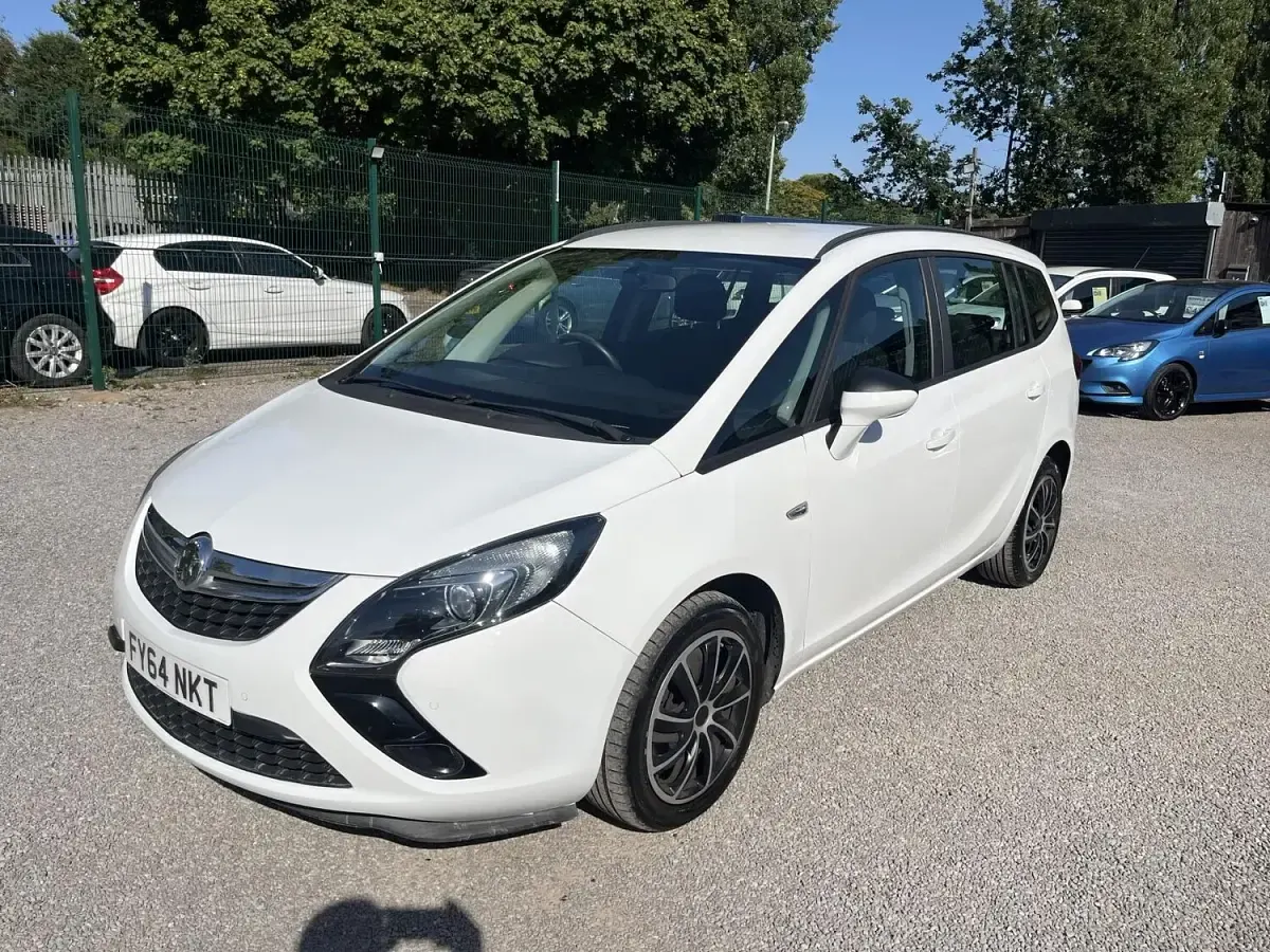 Used Vauxhall Zafira Tourer 130 HP (95 kW) 2014 White MPV