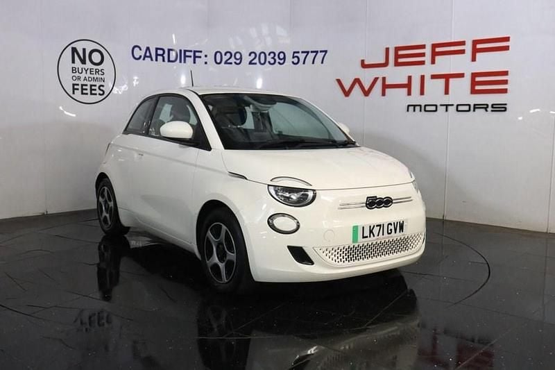 White Used 2021 Fiat 500e Passion Hatchback | £10,988 (Fair price) - Image 1/4