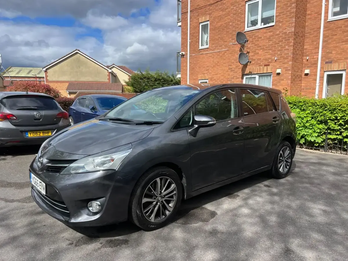Used Toyota Verso Design 112 HP (82 kW) 2016 Grey MPV