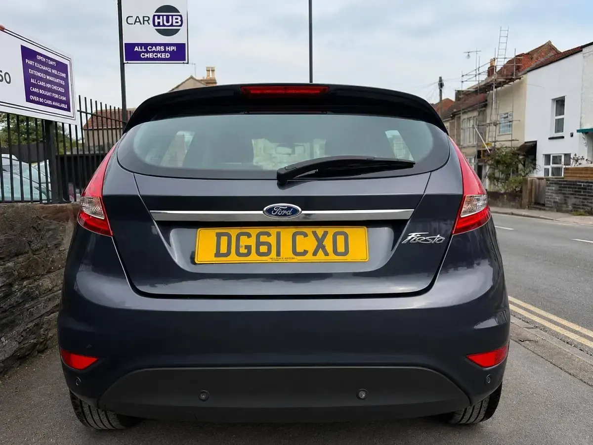 Used Ford Fiesta Zetec 81 HP (59 kW) 2011 Grey Hatchback