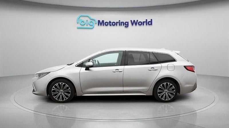 Used Toyota Corolla 140 HP (102 kW) 2023 Silver Estate