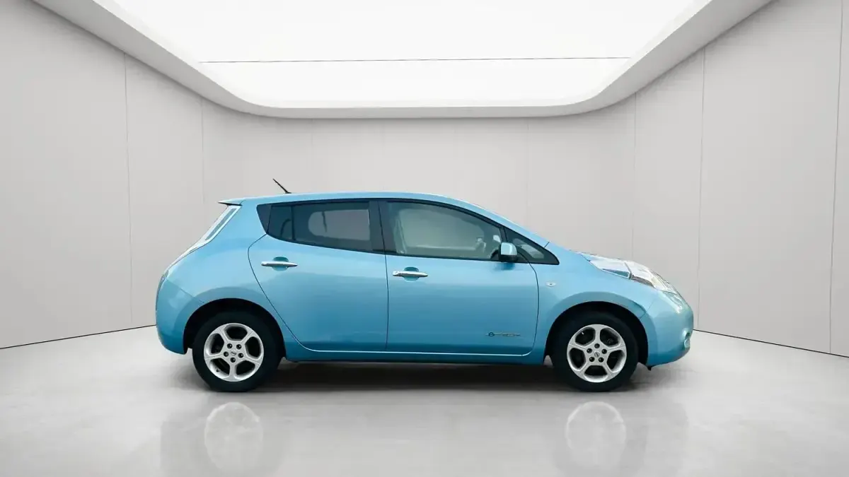 Used Nissan Leaf Acenta 80 kW (109 HP) 2015 Blue Hatchback