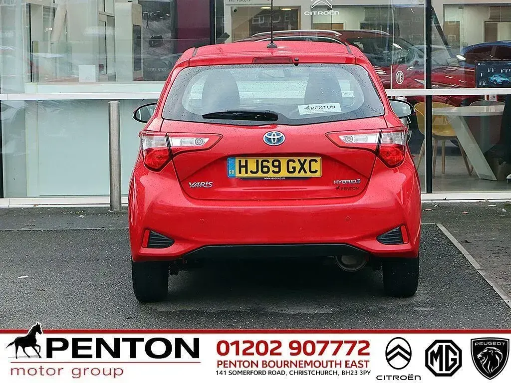 Używany Toyota Yaris Hybrid 2019 Czerwony Hatchback