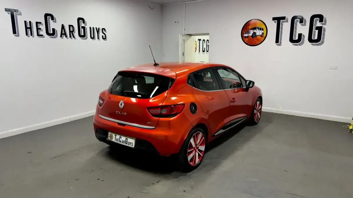 Usado Renault Clio IV Dynamique 90 CV (66 kW) 2013 Rojo Utilitario