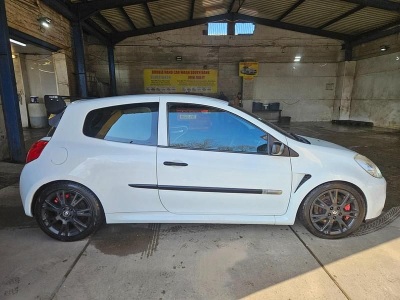 Used Renault Clio II 197 HP (144 kW) 2008 White Hatchback