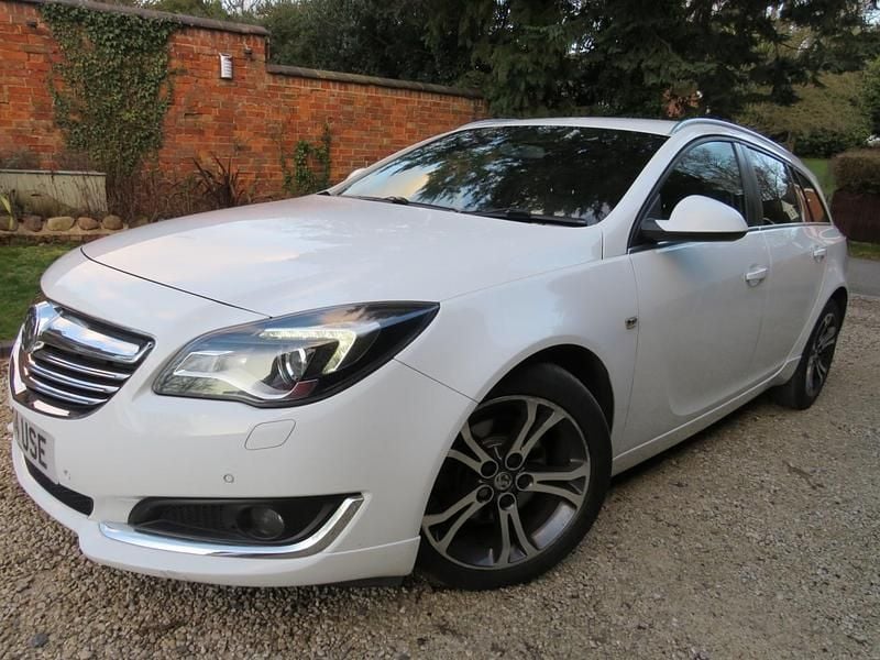 White Used 2014 Vauxhall Insignia Edition Estate | £2,875 (Good price) - Image 1/4