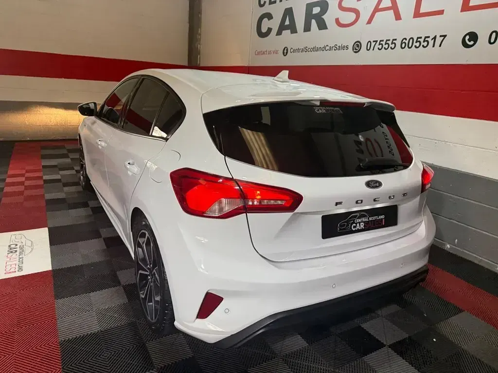 Used Ford Focus ST-Line X 125 HP (91 kW) 2019 White Hatchback