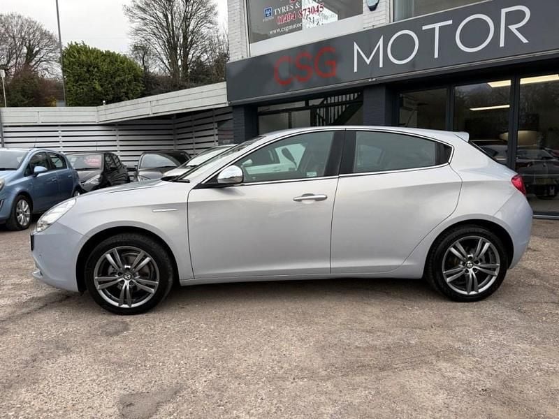 Used Alfa Romeo Giulietta Distinctive 170 HP (125 kW) 2014 White Hatchback
