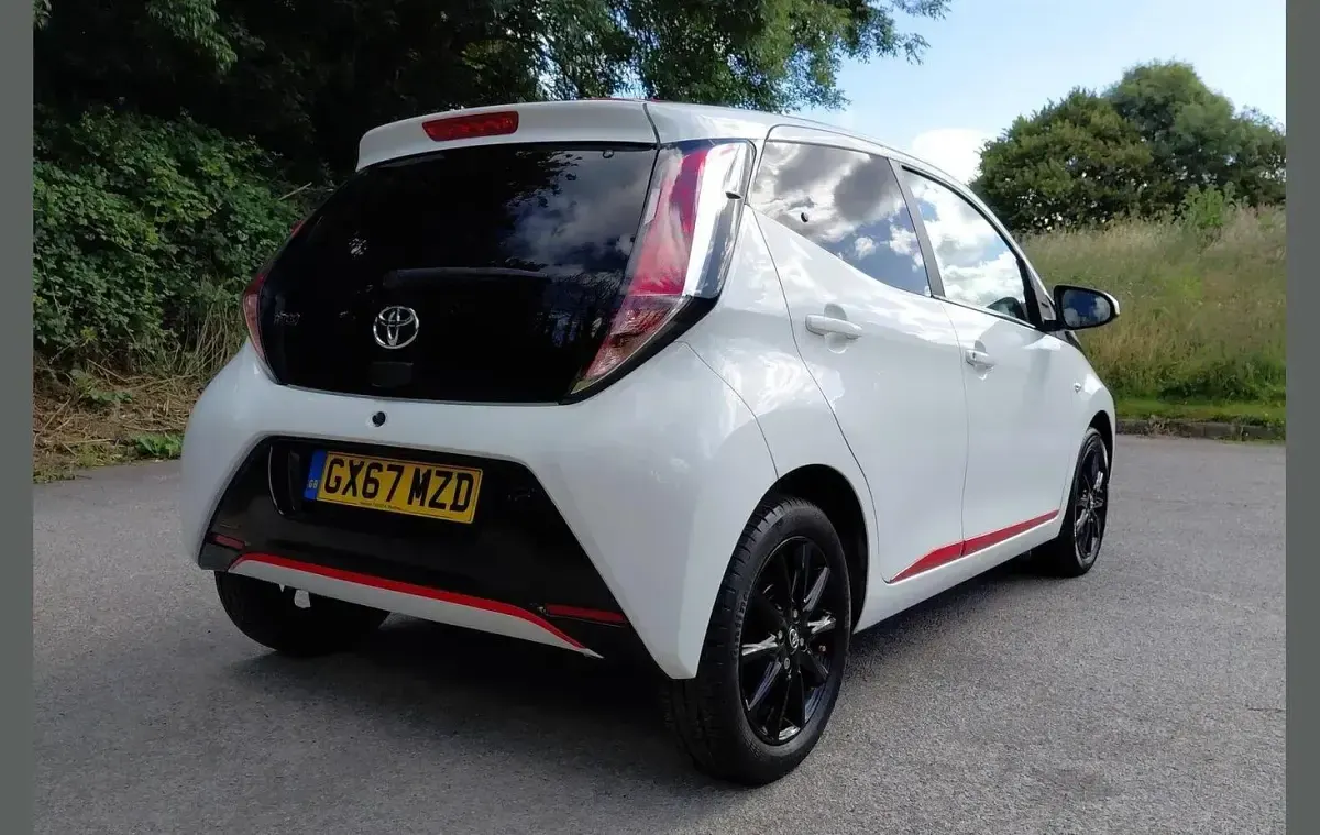 Used Toyota Aygo x-press 69 HP (50 kW) 2017 White Hatchback
