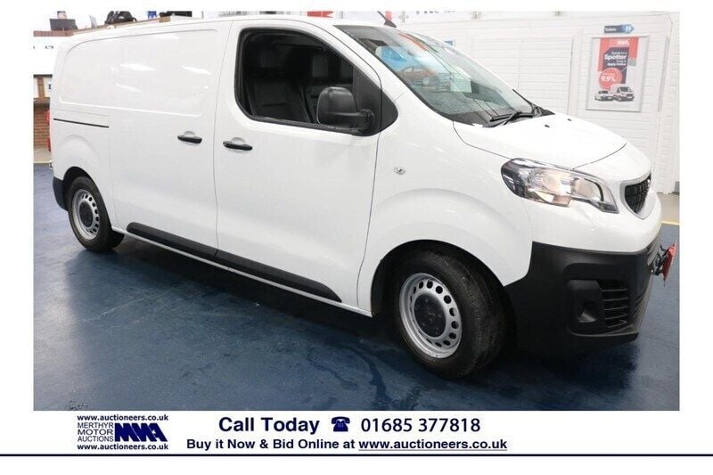 White Used 2018 Peugeot Expert Van | £9,360 (Expensive) - Image 1/4