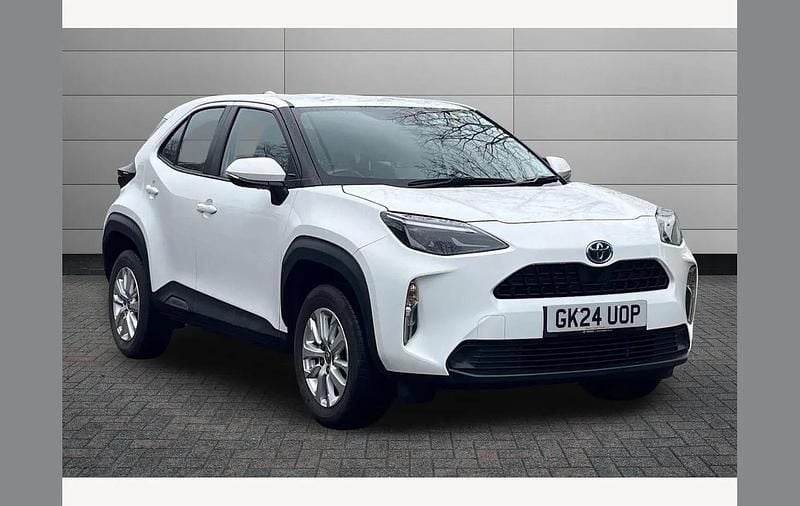 White Used 2024 Toyota Yaris Cross SUV | £20,795 (Good price) - Image 1/2