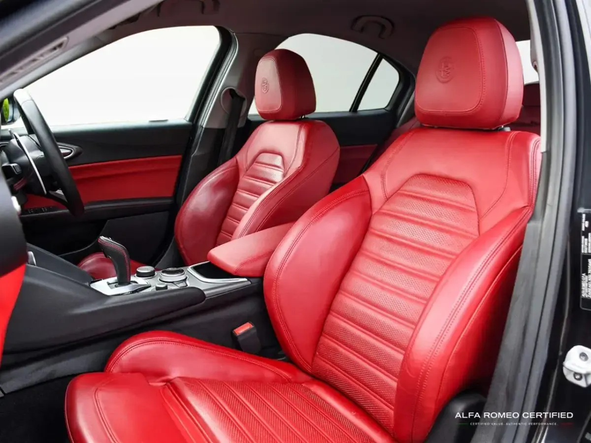 Begagnad Alfa Romeo Giulia Veloce 276 HK (202 kW) 2020 Svart Sedan