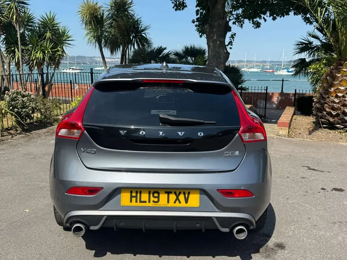 Used Volvo V40 R-Design 120 HP (88 kW) 2019 Grey Hatchback