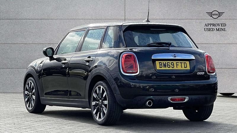 Used Mini Cooper Exclusive 134 HP (98 kW) 2019 Black Hatchback