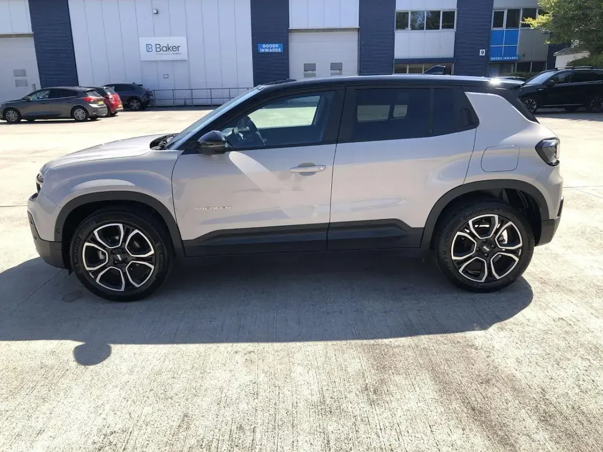 Used Jeep Avenger Summit 100 HP (73 kW) 2025 SUV