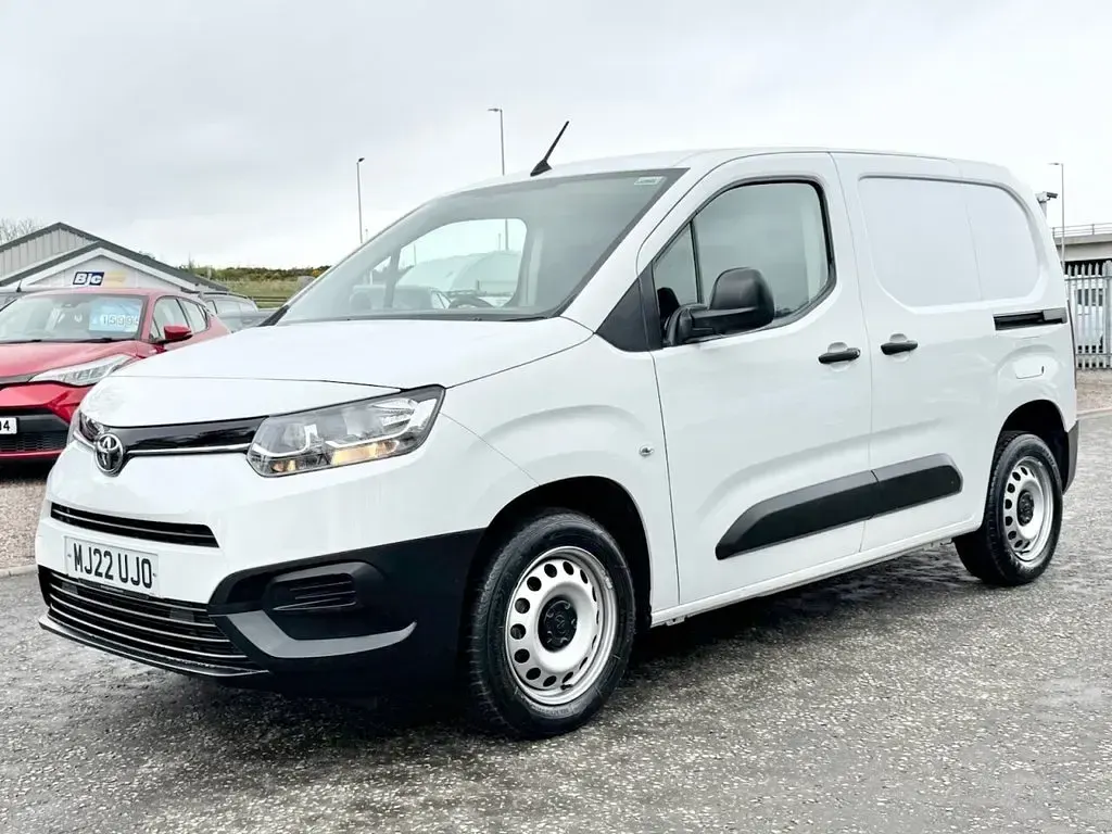 Used Toyota Proace Active 100 HP (73 kW) 2022 White MPV