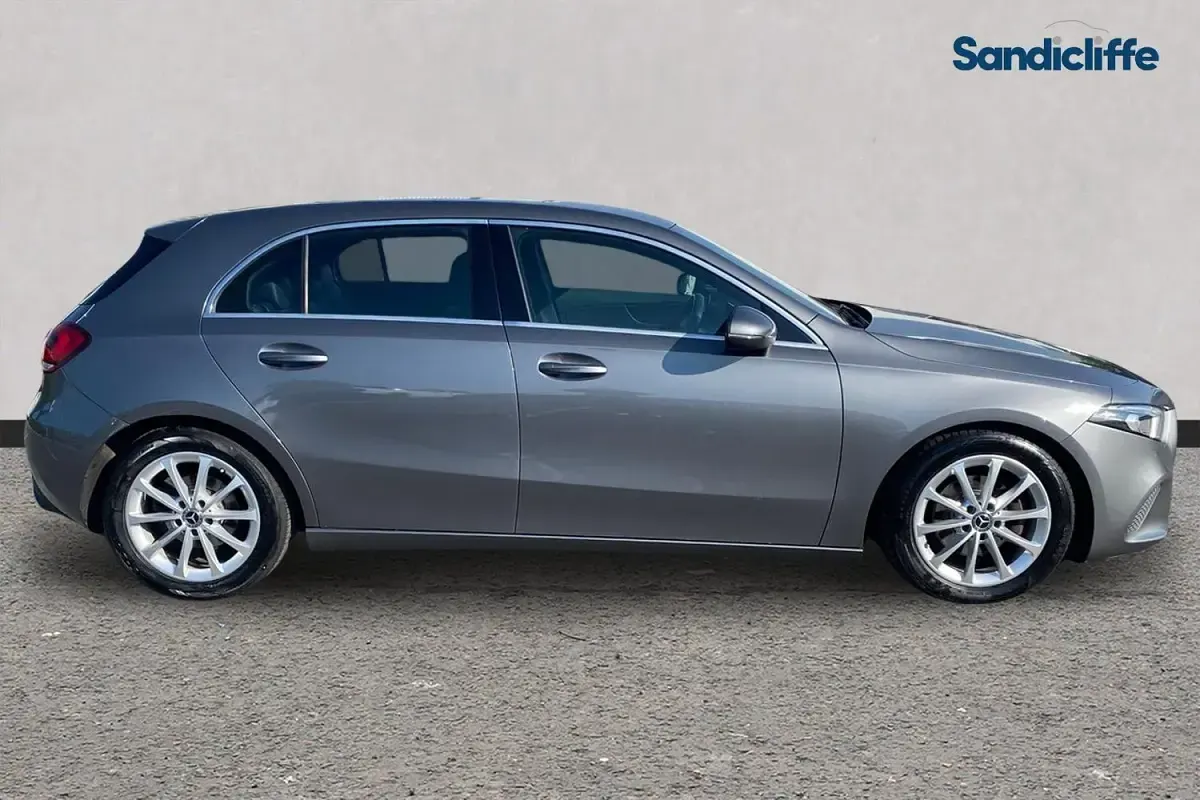 Begagnad Mercedes A180 116 HK (85 kW) 2021 Grå Halvkombi