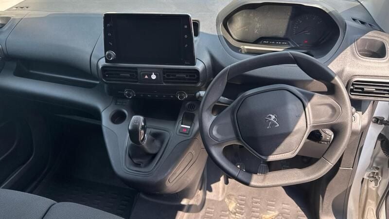 White Used 2021 Peugeot Partner Premium MPV | £8,998 (Super price) - Image 1/4