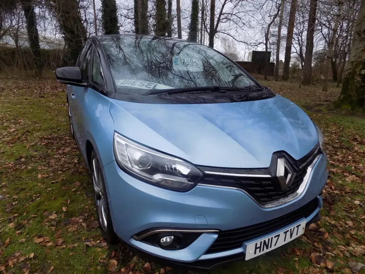 Usado Renault Scénic IV Dynamique 110 HP (80 kW) 2017 Azul Monovolume