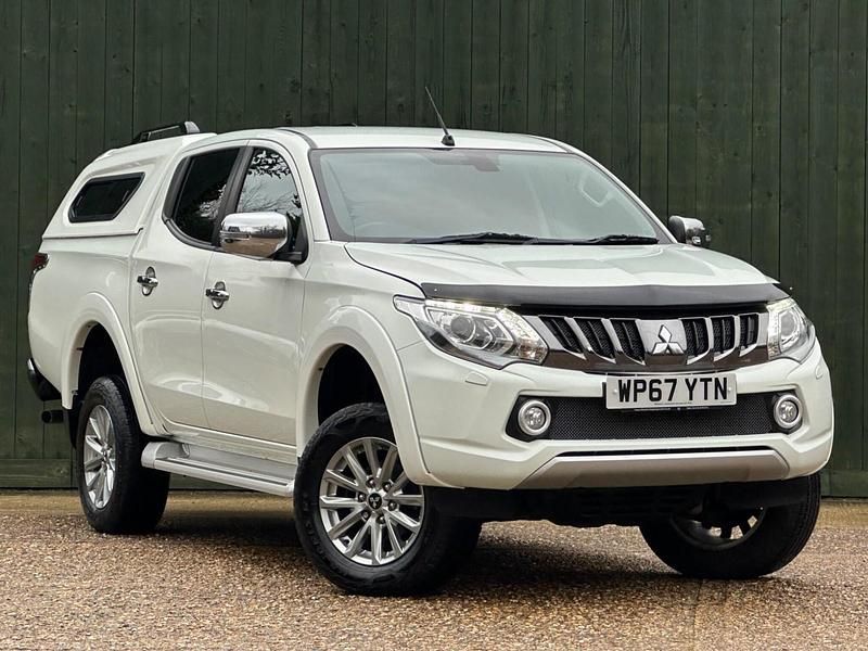 White Used 2017 Mitsubishi L200 Pickup | £19,750 (Expensive) - Image 1/3