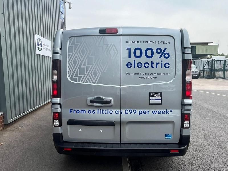 New Renault Trafic 89 kW (122 HP) 2025 White MPV